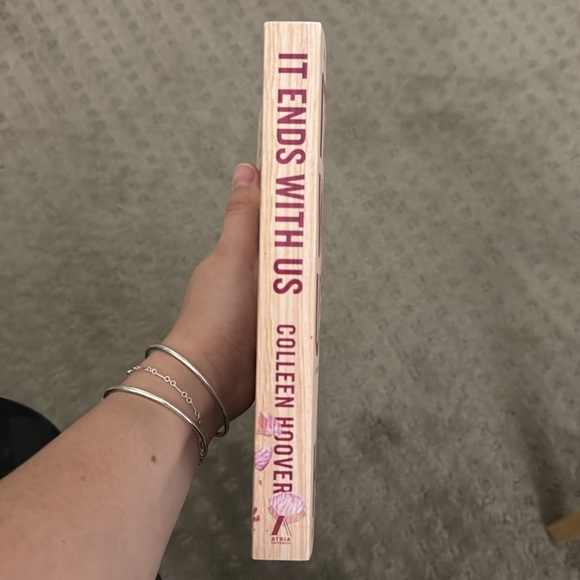 It Ends With Us - Colleen Hoover - Picture 2 of 5